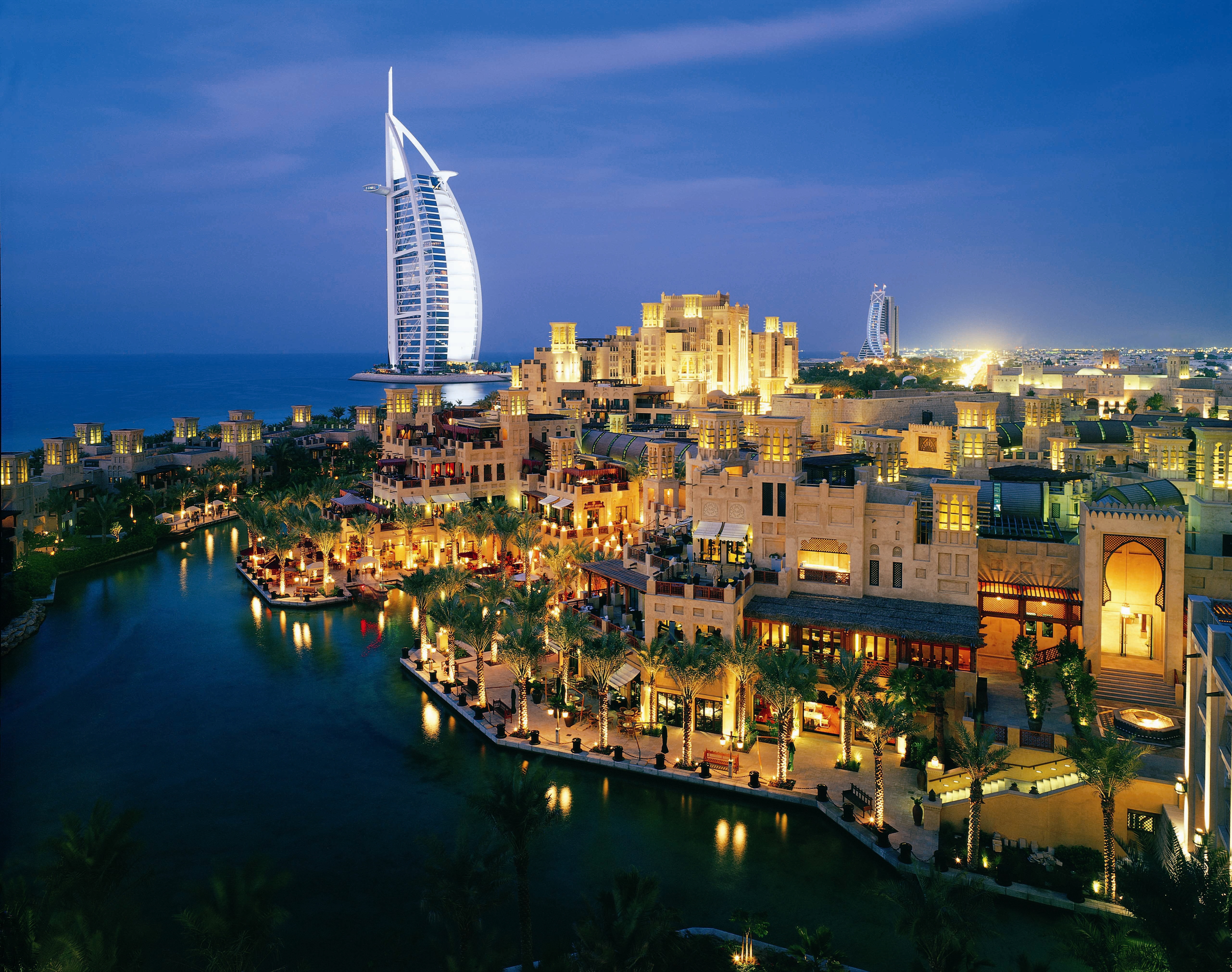 Столица оаэ. ОАЭ Мадинат Джумейра. Столица Эмиратов Дубай. Souk Madinat Jumeirah. У столицы Абу-Даби государство.