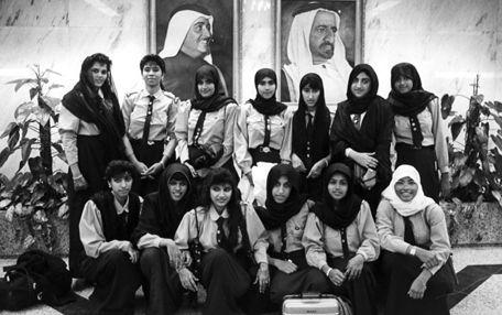 1984 - فتيات مدرسة العوير ينشدن «تحية » - عبر الإمارات ...