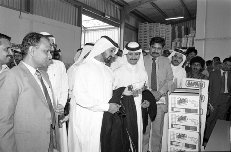 1986 افتتاح أول مصنع للأغذية في جبل علي