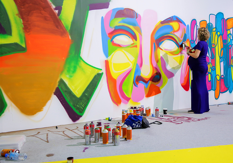 معرض فنون العالم دبي انعكاس لثقافة الفنون المعاصرة